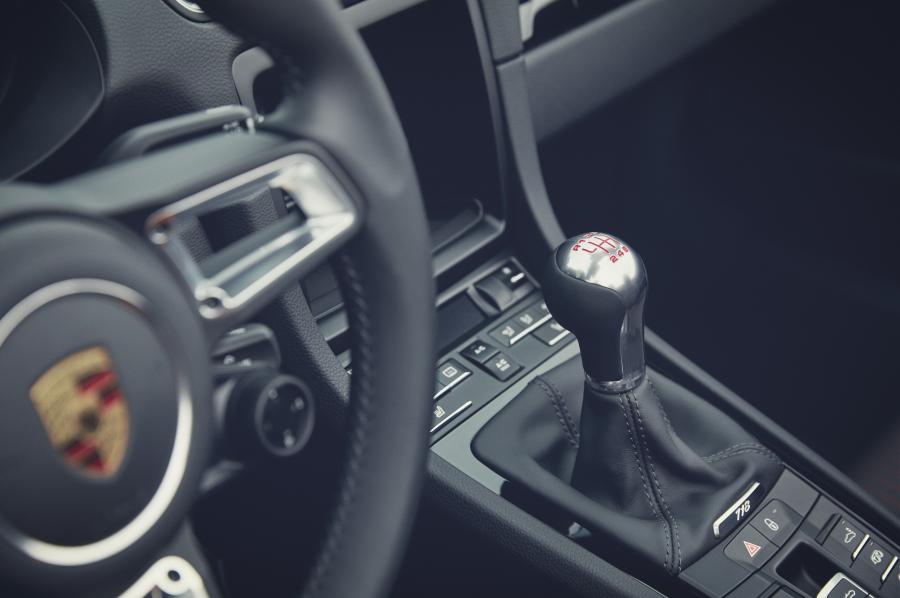 Детали интерьера Porsche 718 Boxster T (982) 2019 года  (WW) (фото 4 из 52)
